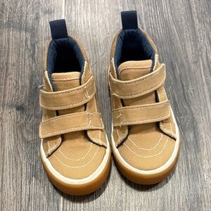 Old Navy sneakers/boots size 6